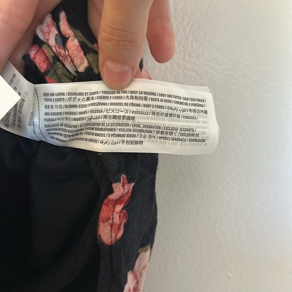 Hollister Floral Print Faux Wrap Romper Skort Size M - Picture 9 of 12